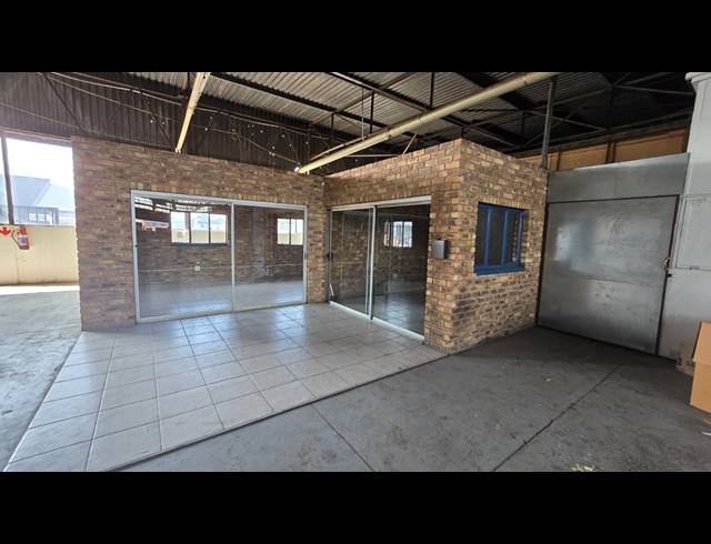 1,458M² WAREHOUSE TO LET IN ISANDO